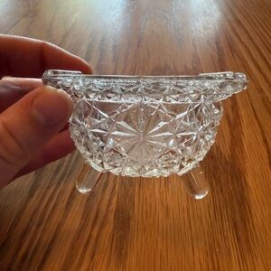 Elegant Footed Clear Glass Ashtray/Cauldron-Shaped Dish